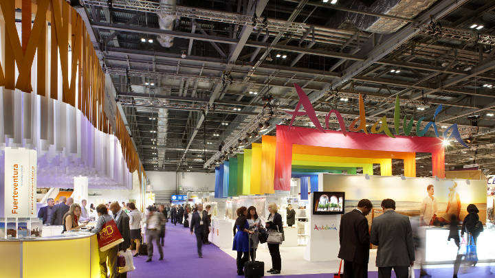 Easy-to-control high-bay lighting by Philips providing a clear vision both for exhibitors and visitors at Excel Exhibition Hall