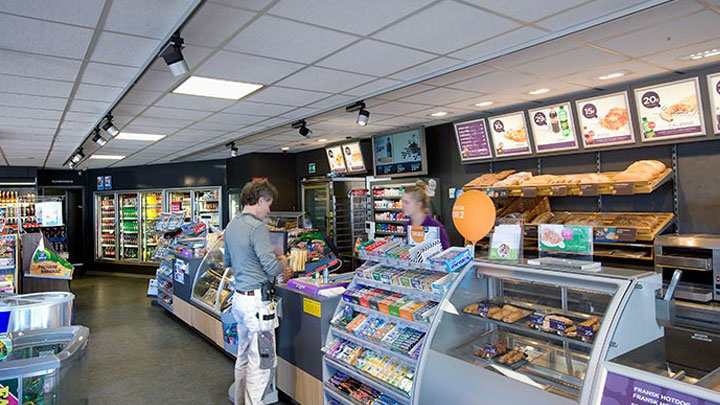 The Q8 Qvik to go cashier area is lit by Philips energy-saving lighting
