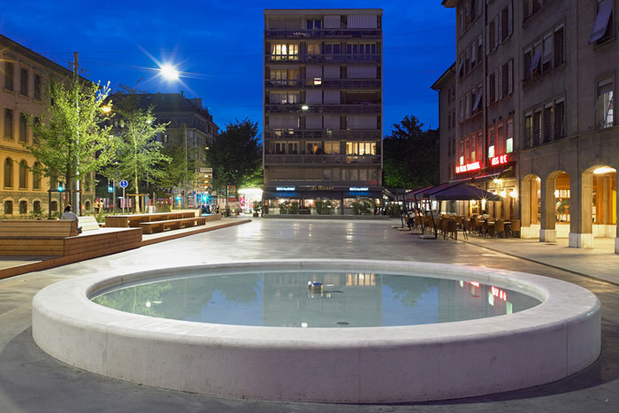 ساحة مُنارة بصورة جيدة بمدينة جنيف، سويسرا بواسطة إضاءات المناطق الحضرية من Philips 