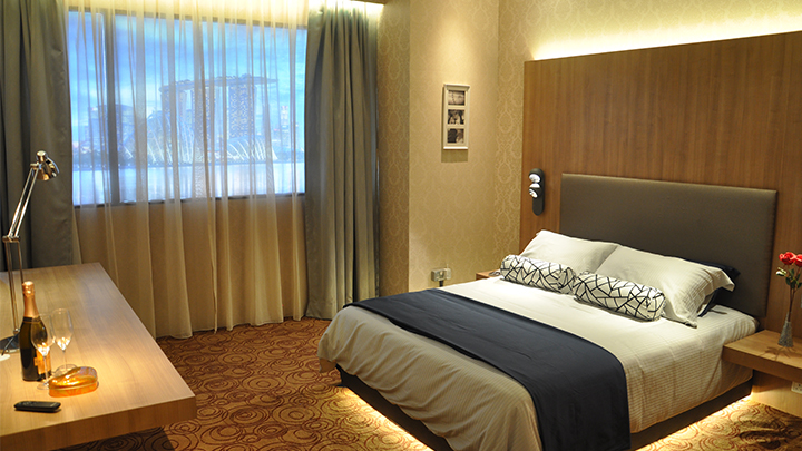 إضاءة الفنادق: يوفر نظام روم فليكس من Philips Lighting نظامًا متكاملاً وذكيًا للتحكم في الغرف
